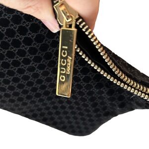 GUCCI Beauty Clutch - Black GG Logo Velvet Makeup Cosmetics Back Velvety EUC